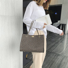 High Quality Large Capacity Ladies Handbag with Chain Shoulder Strap